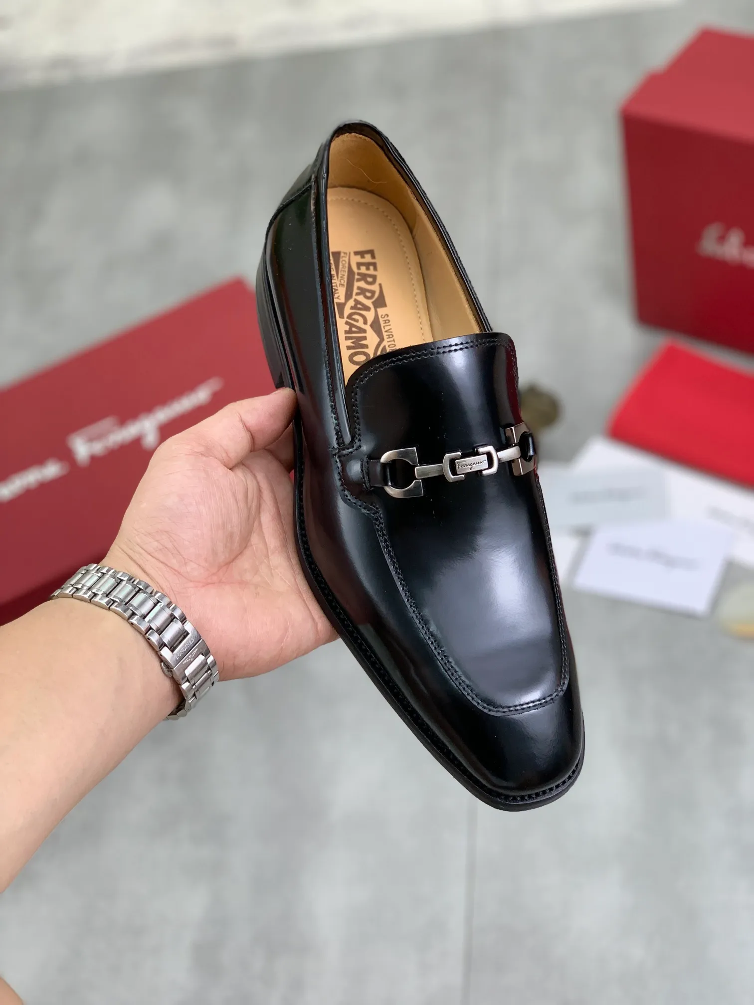 Men's Men's Shoes 💰P460💰[New Style] Water-dyed Niuli 🆘[Salvatore Ferragamo] Ferragamo's latest casual business leather shoes for men! Available at counters simultaneously! The fabric is made of specially imported original pebbled calfskin, and the lining is made of imported water-dyed cowhide. It is absolutely luxurious and leads the fashion trend. Matching code: 38-45 (46 can be customized) Black, brown and burgundy colors available